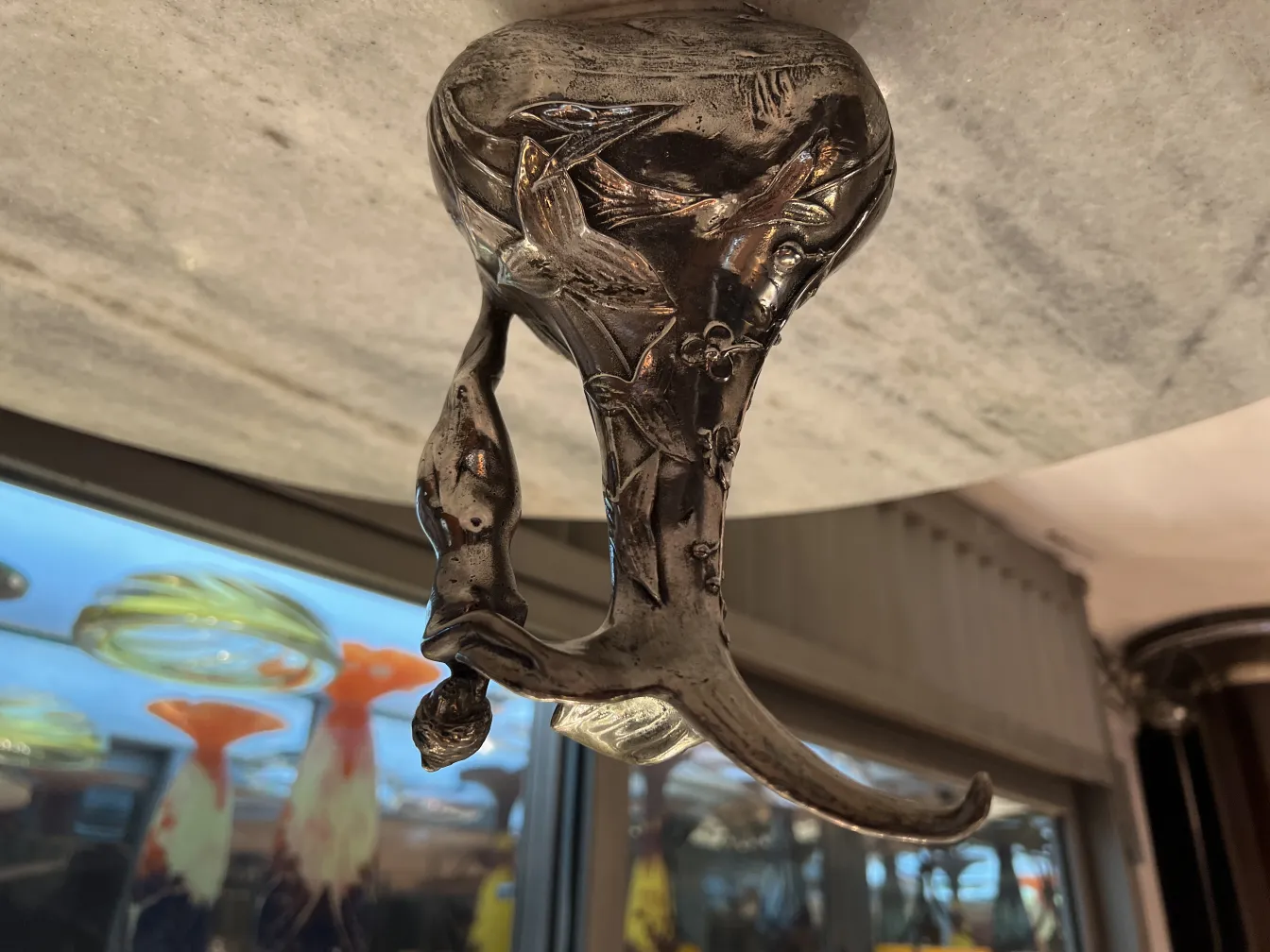 античный кувшин с детальными украшениями