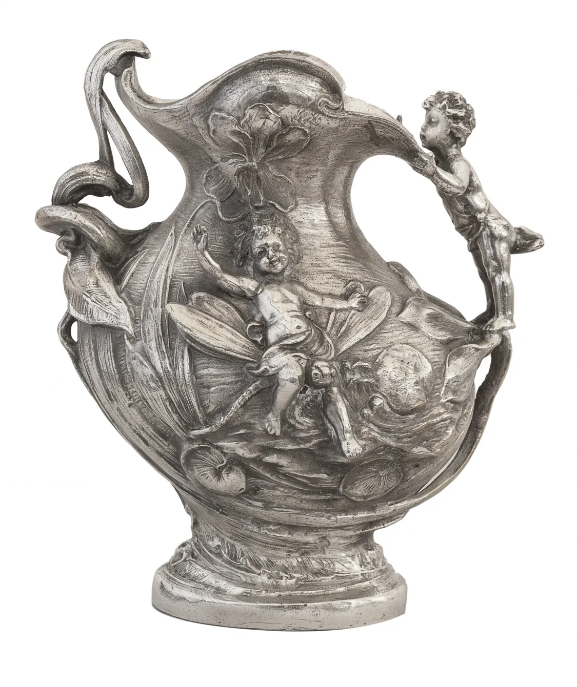 antiker krug mit frauenfiguren und blumen