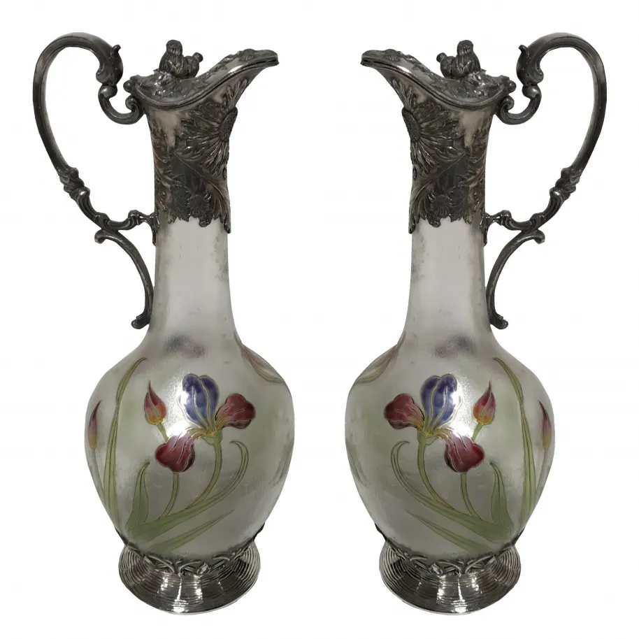 par de jarras WMF com flores pintadas e alças decorativas