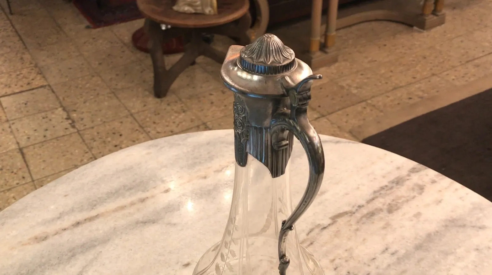 2 brocche antiche wmf con coperchio decorativo e design classico