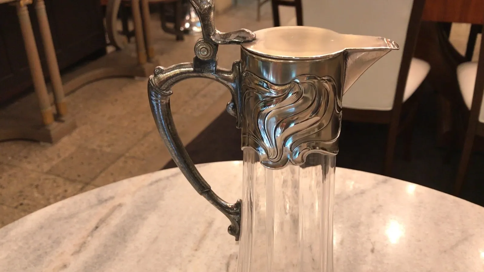 Ensemble de 2 pichets antiques WMF avec design orné