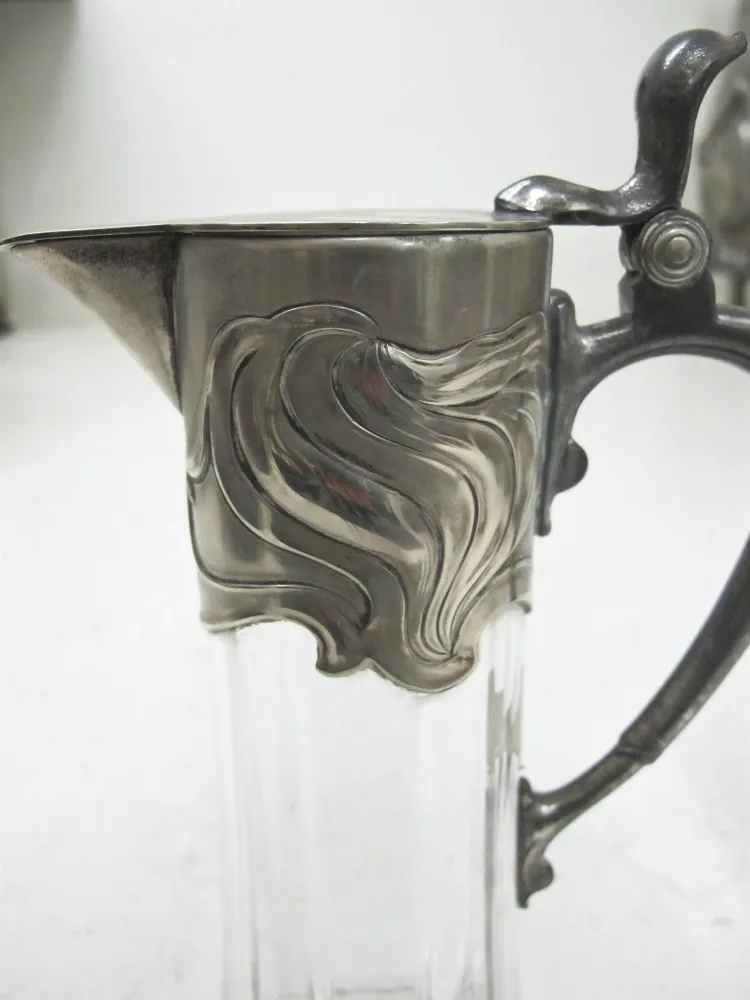 고풍스러운 디자인의 wmfs 주전자, 위쪽은 우아하고 세련된 손잡이.