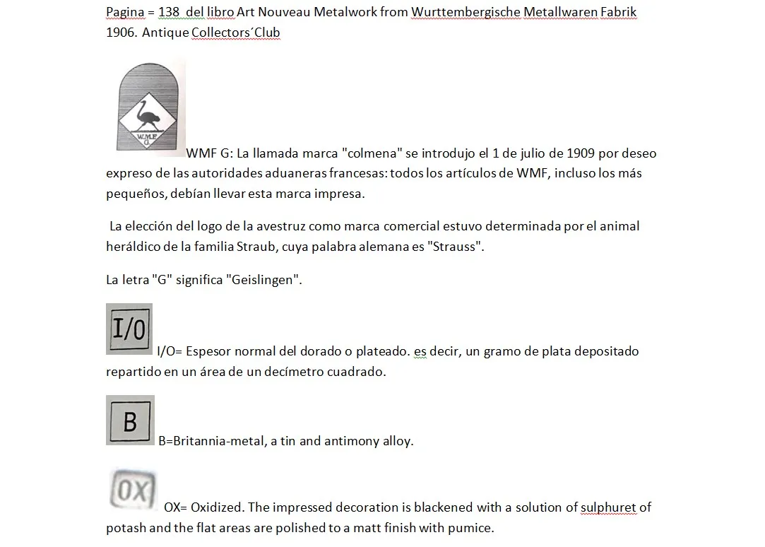 Duas jarras wmfs de antiguidades em um fundo decorativo