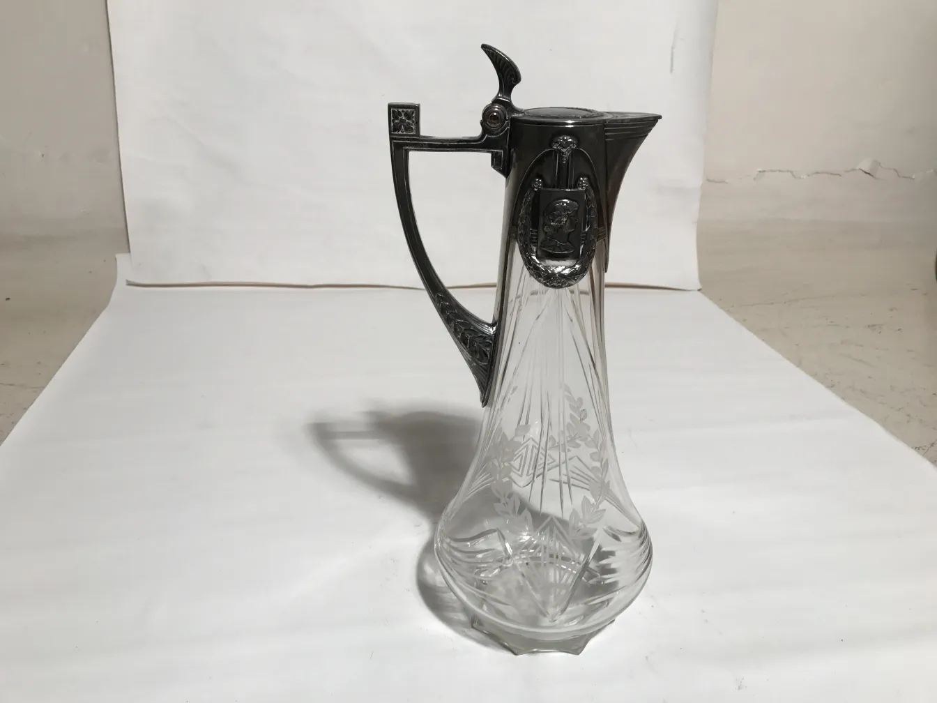 2 jarras WMF antigas com decoração intrincada e elegante