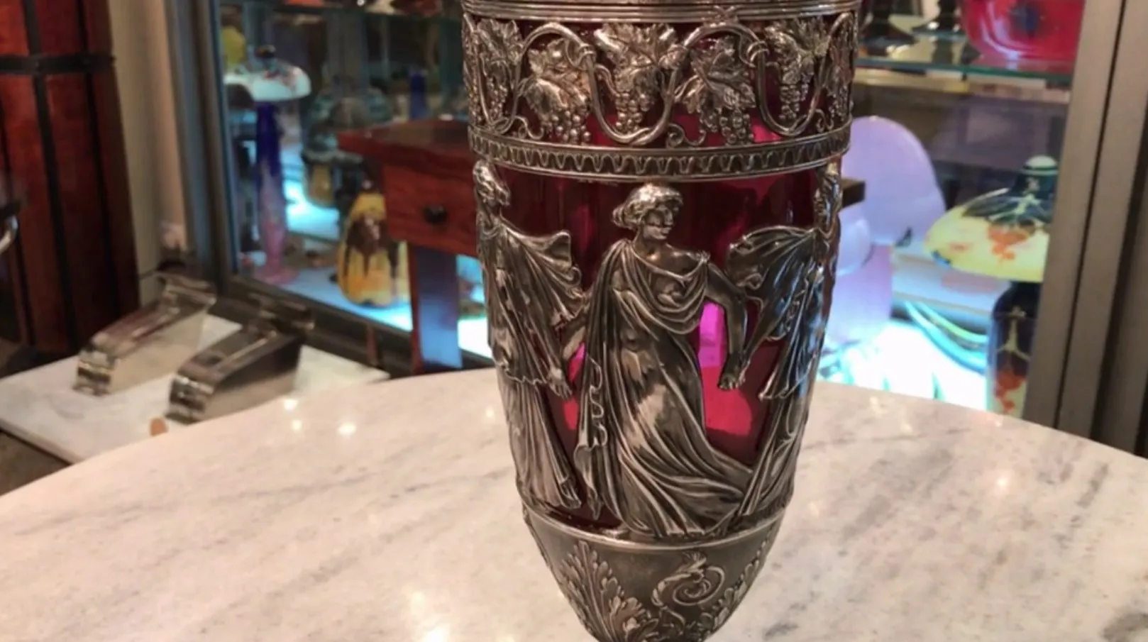 jarras antiguas con diseño detallado y decoración