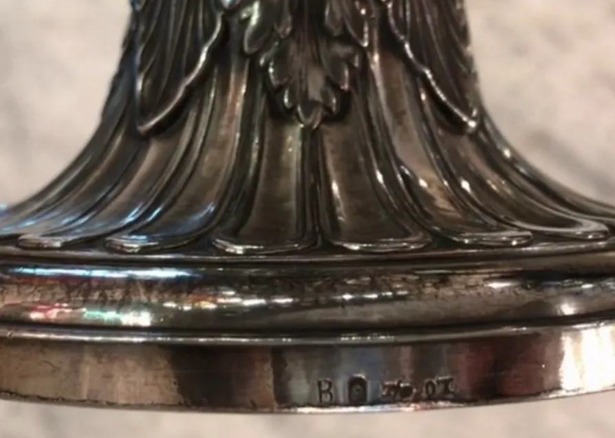 detalhes ornamentais nas jarras antigas WMF