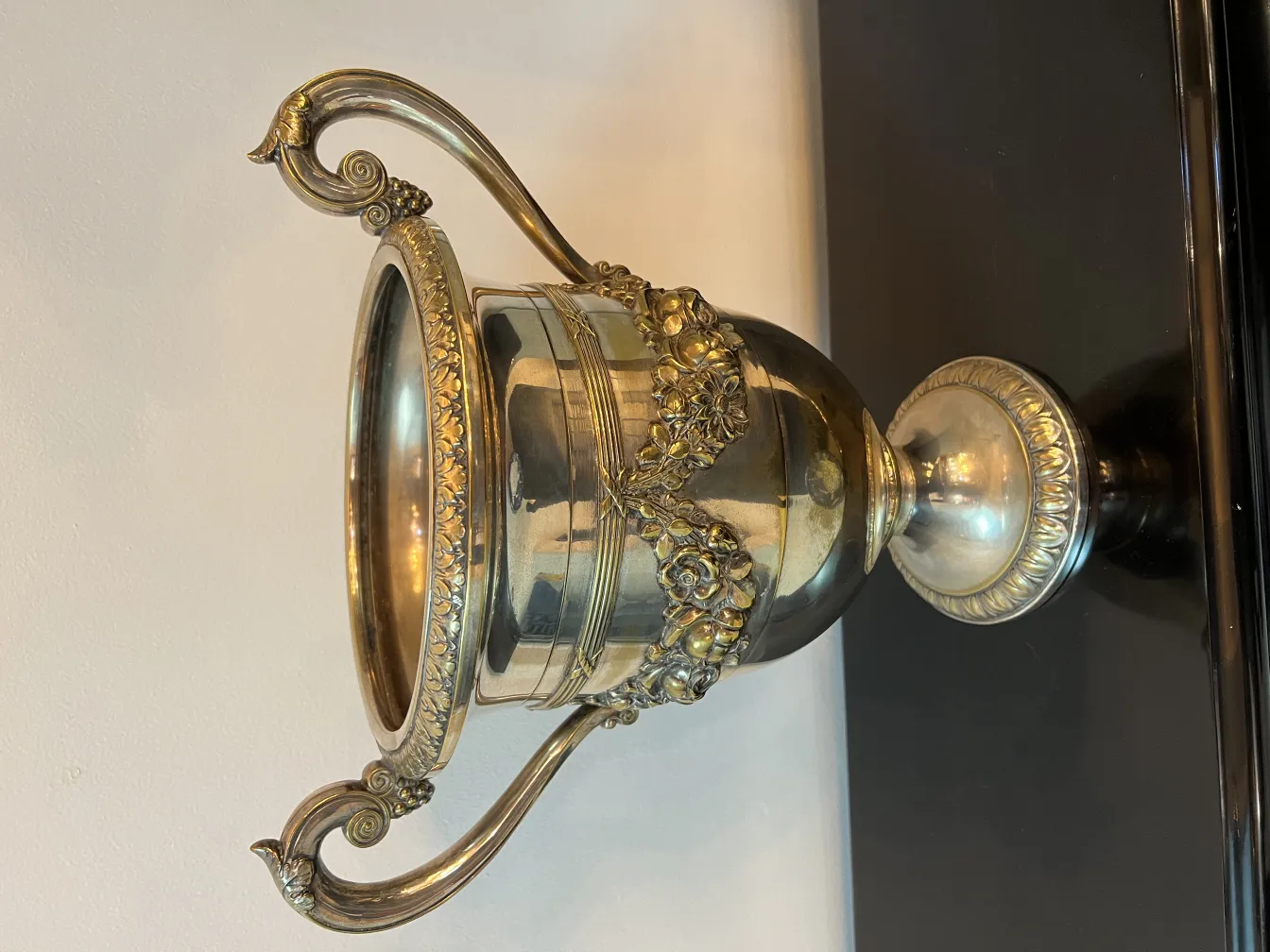 2 seaux à champagne anciens avec poignées décorées, élégants