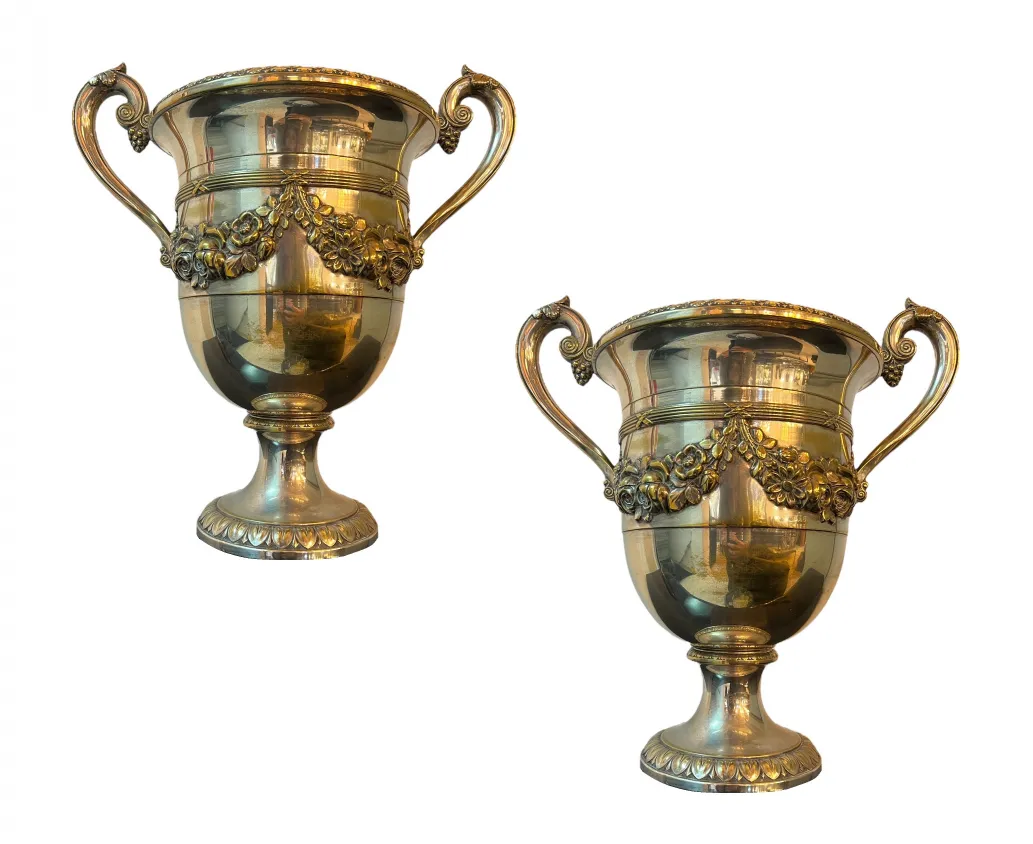 2 seaux à champagne anciens avec design élégant et décorations