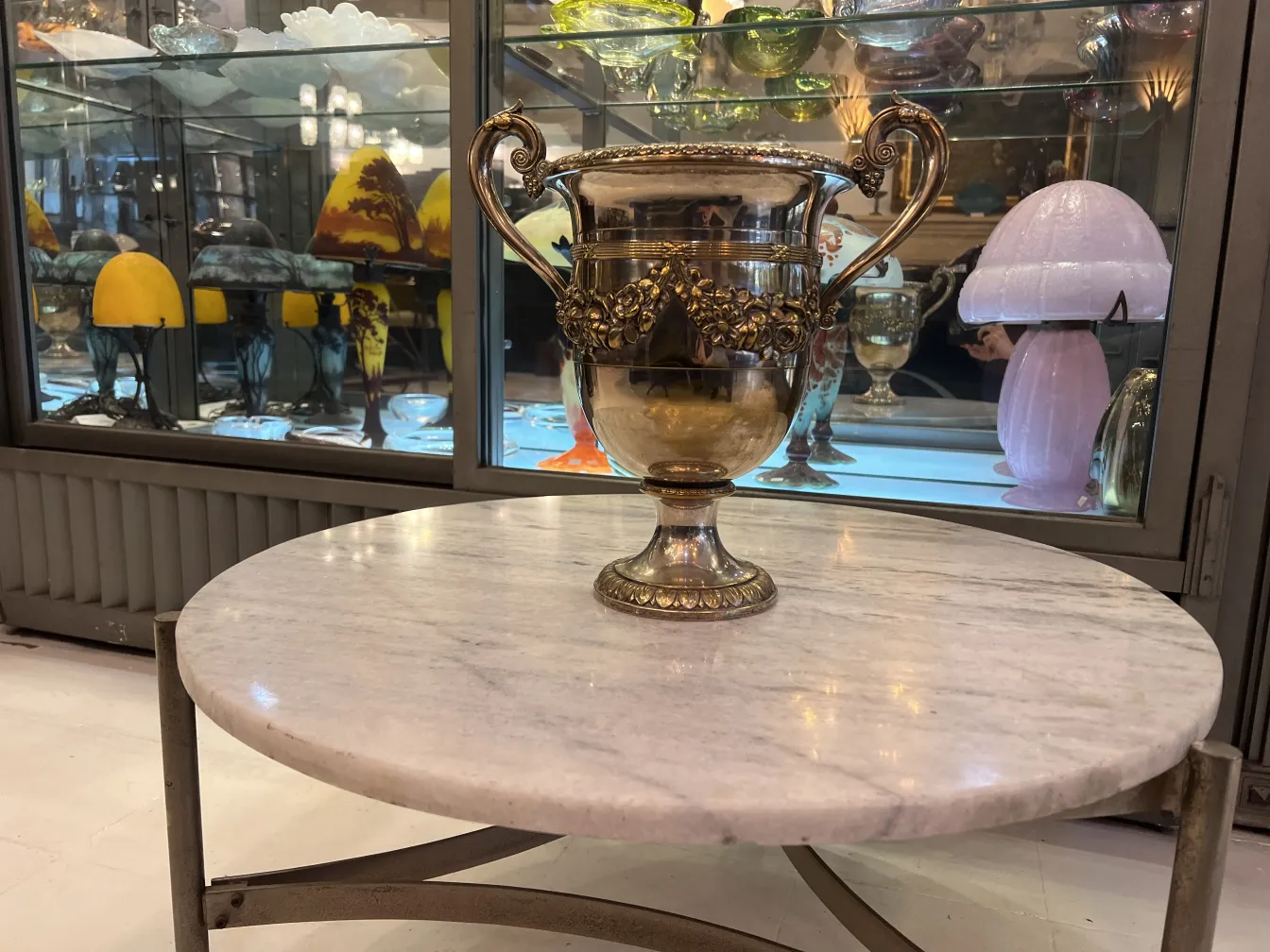 2 антикварных ведерка для шампанского WMF на мраморном столе