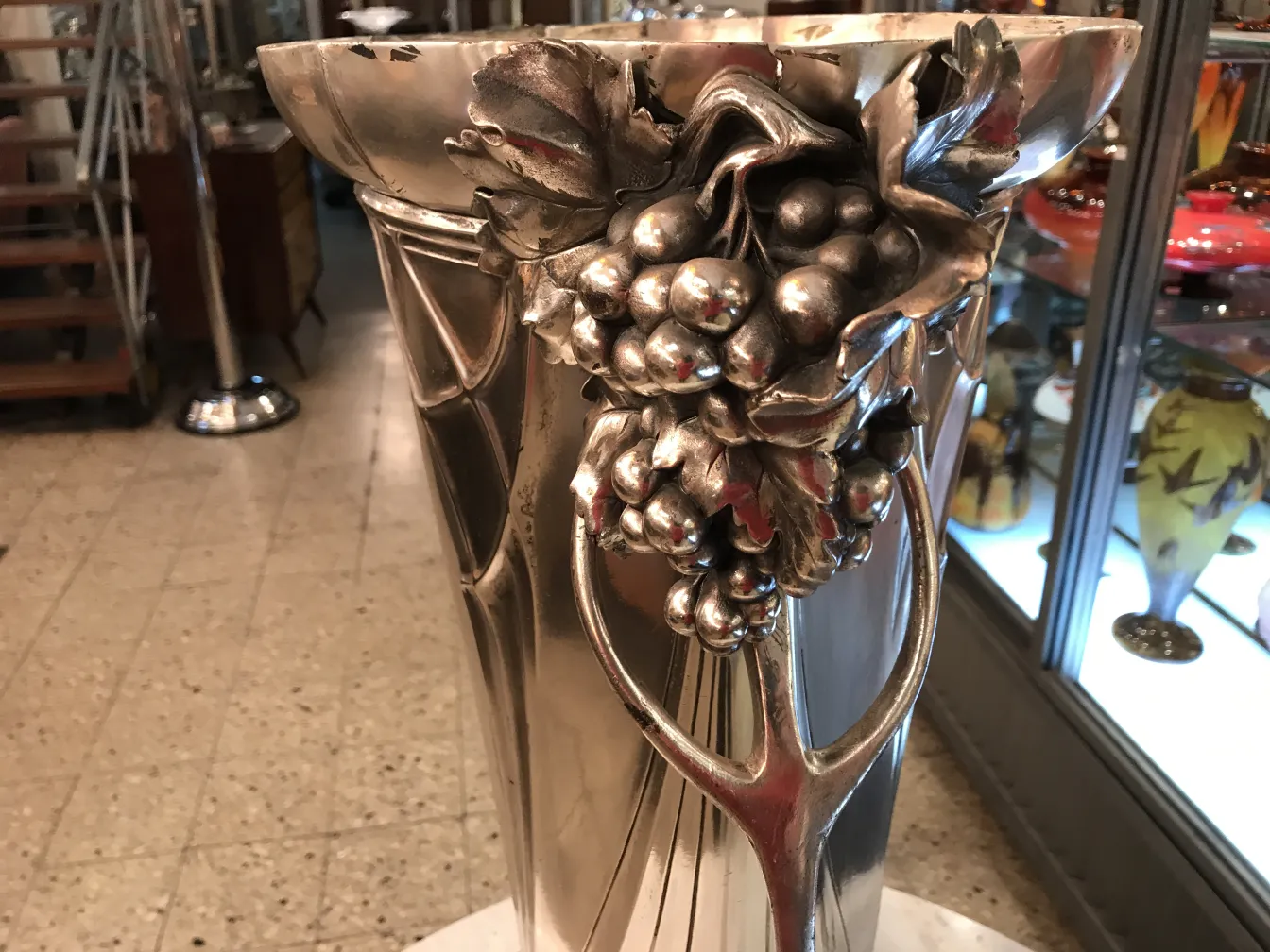 2 raffreddatori per champagne WMF antichi con decorazioni di uva