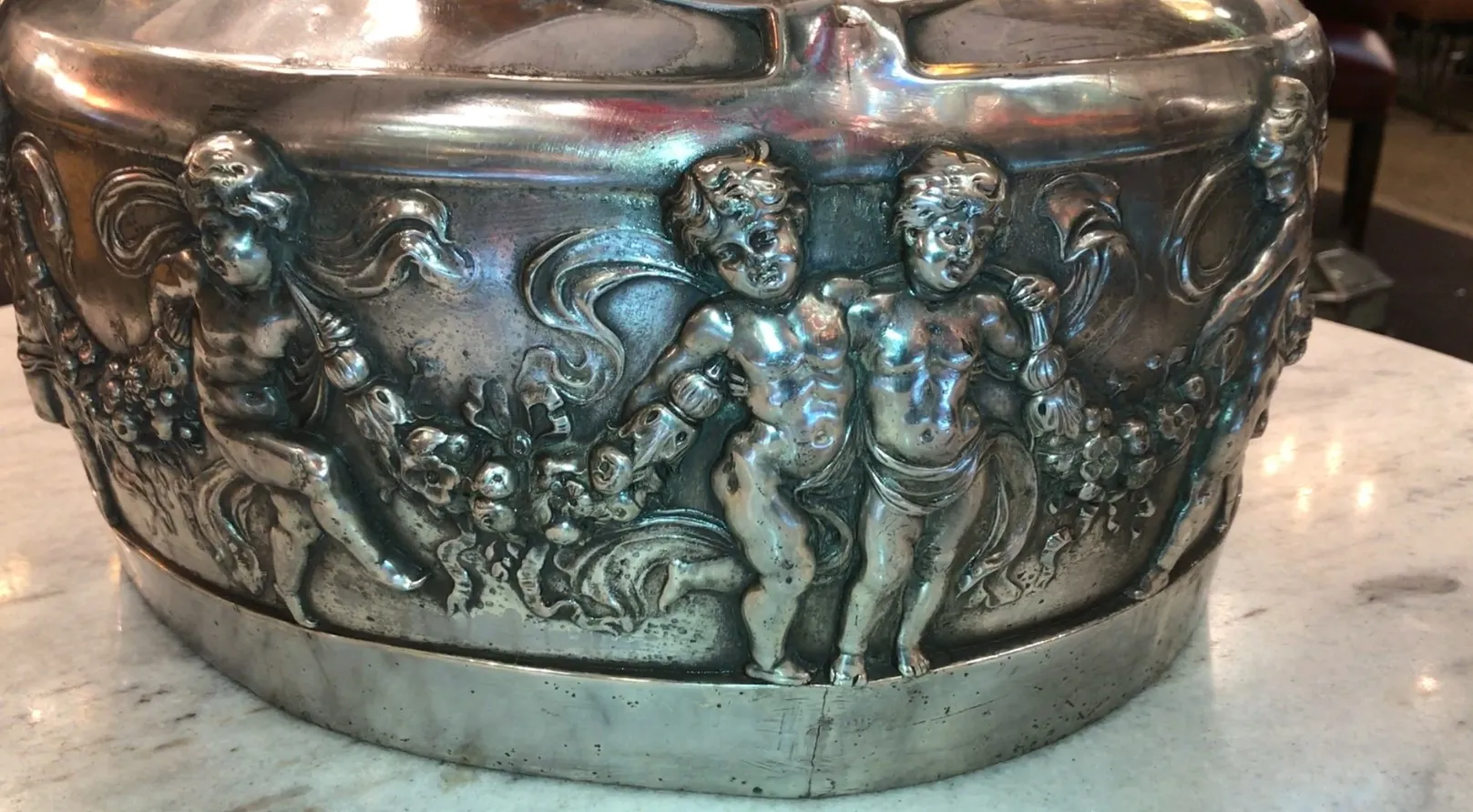 2 raffreddatori per champagne antichi wmF con design di cherubini