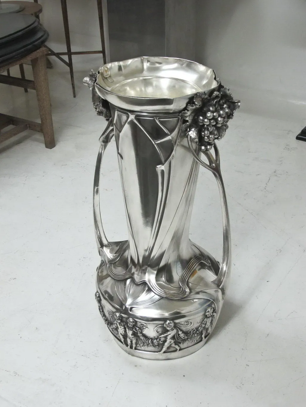 dos champaneras antiquas WMF con diseño elegante