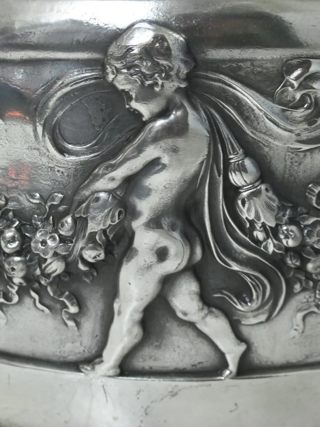 दो प्राचीन शैम्पेन कूलर WMF के साथ सजावटी चित्र