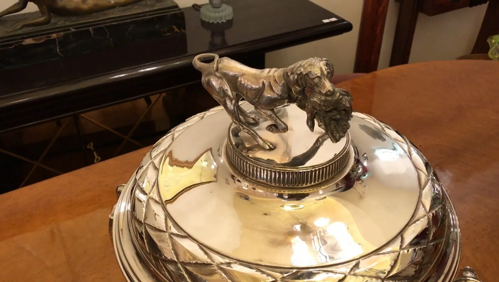 deux seaux à champagne antiques WMF avec décoration de chien