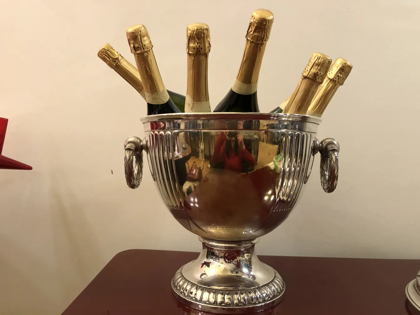 Due raffreddatori per champagne antichi WMF con bottiglie di champagne