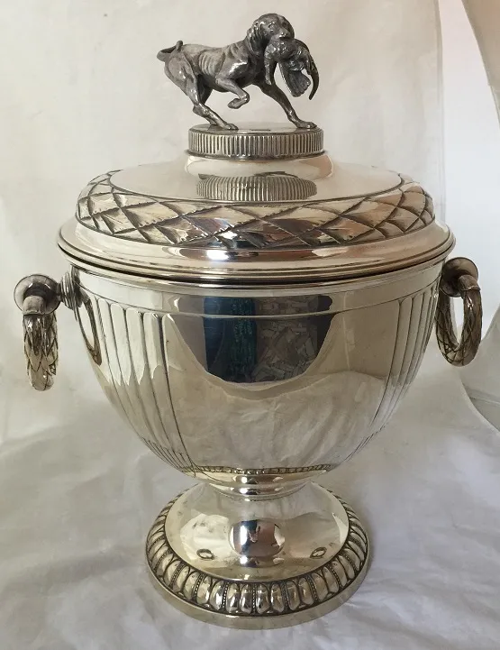 Conjunto de 2 champaneras antiguas WMF con diseño elegante y detalle en la tapa