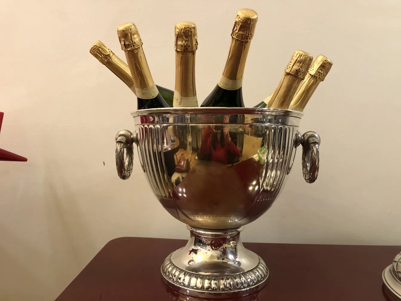 Alte Champagnerkühler WMF mit Flaschen darin