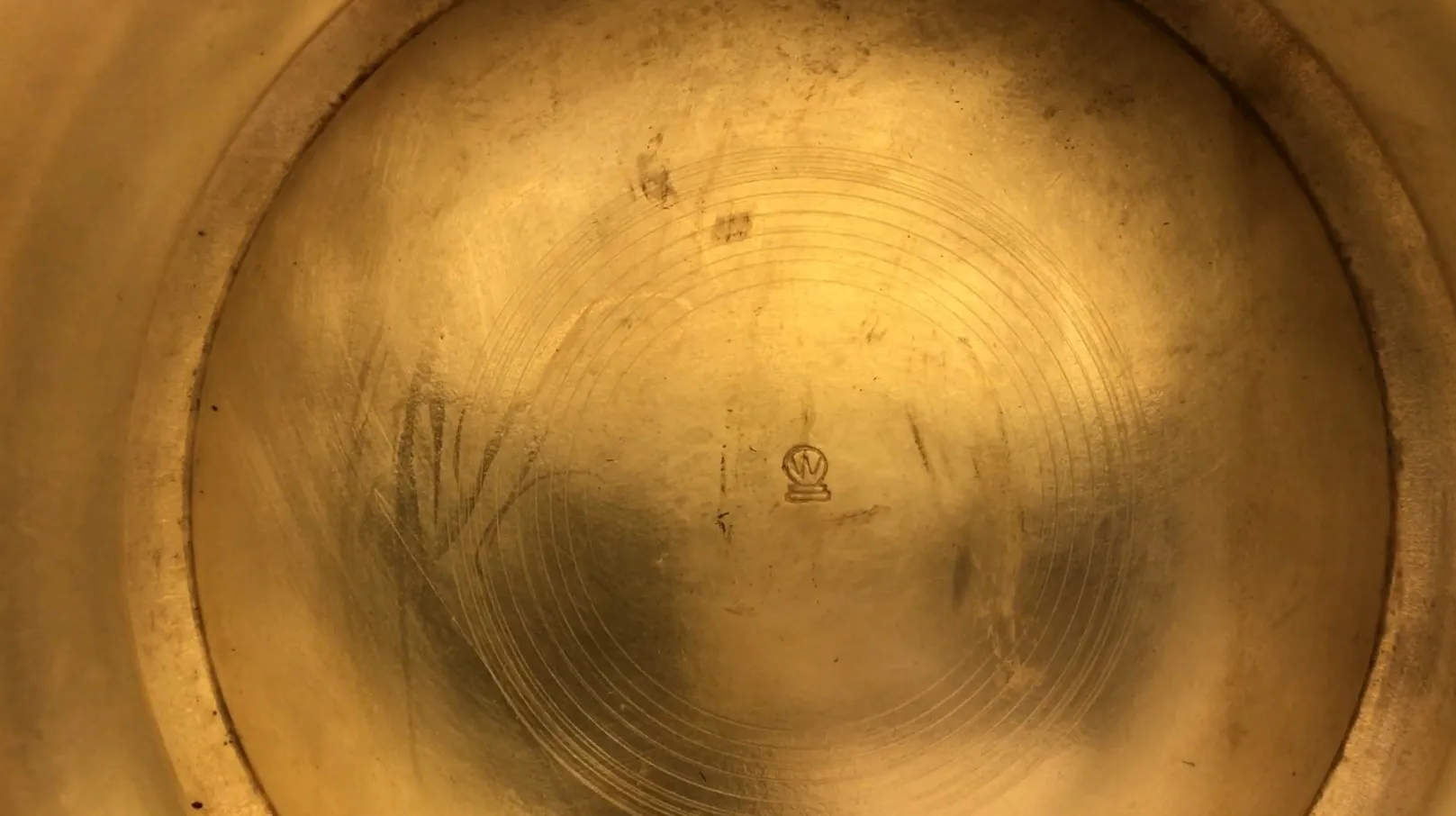 vue intérieure de 2 seaux à champagne anciens wmf avec détails visibles