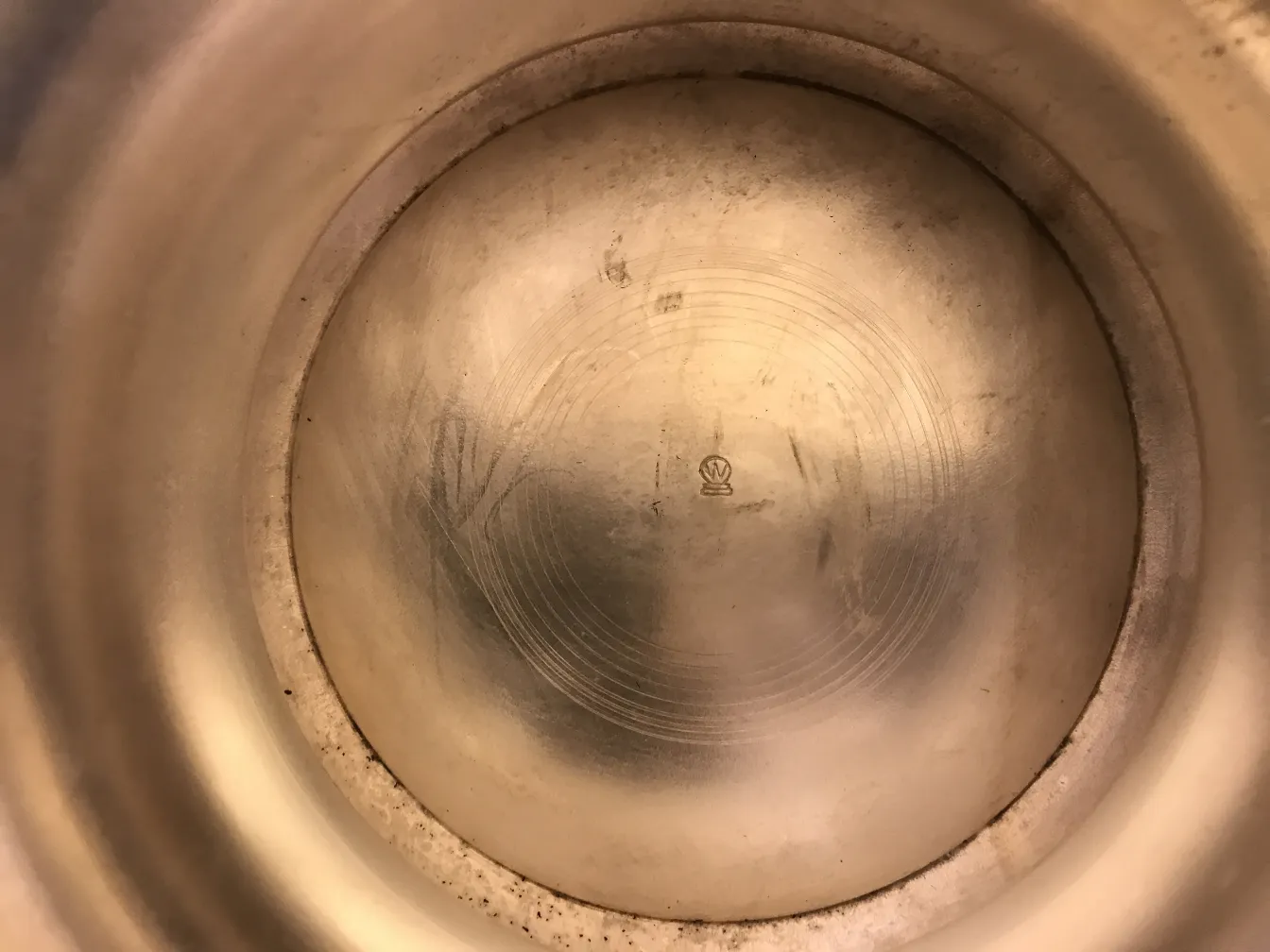 Von oben gesehen, Innenraum antiker Champagnerkühler.