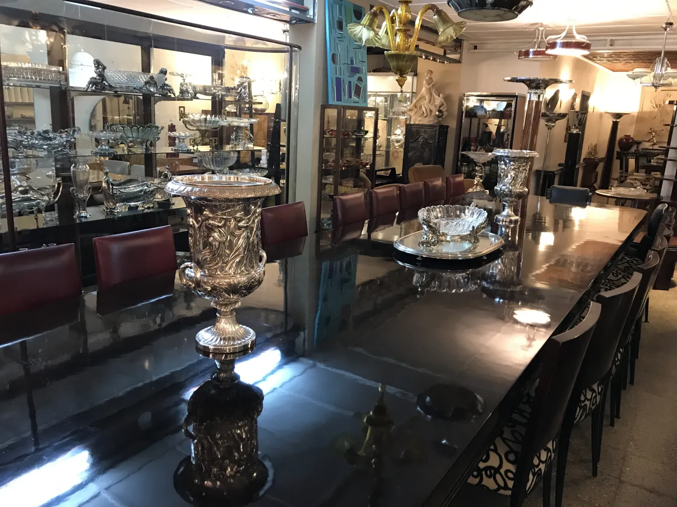 Deux seaux à champagne anciens wmf sur une table