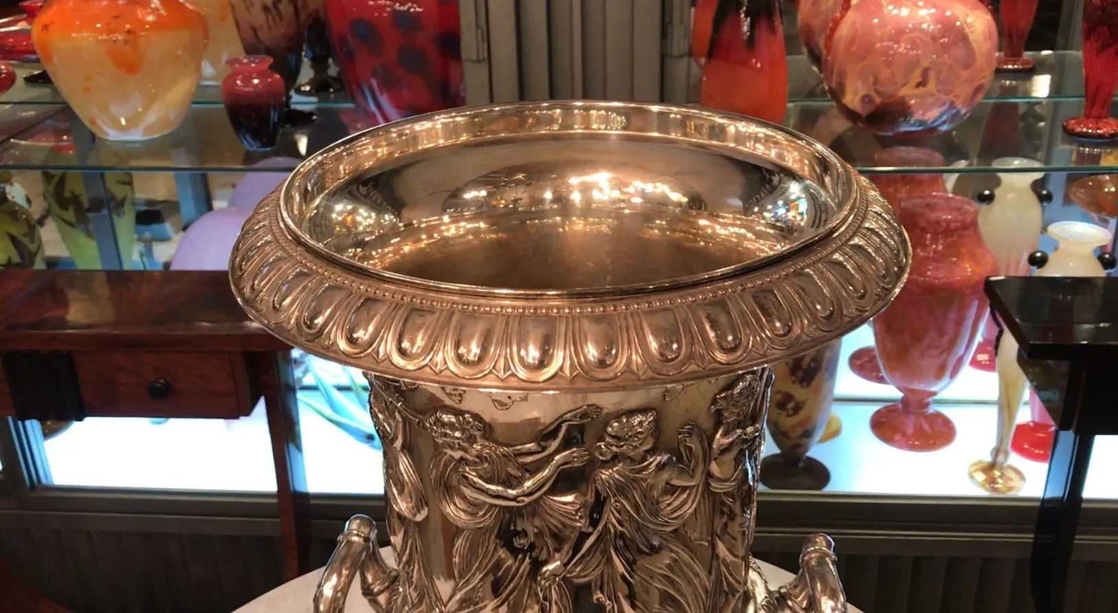 Antiguas champaneras WMF con diseño detallado y decoración elegante.