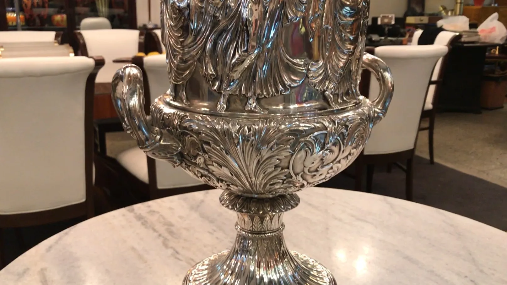 2 raffreddatori per champagne antichi wmf con dettagli elaborati