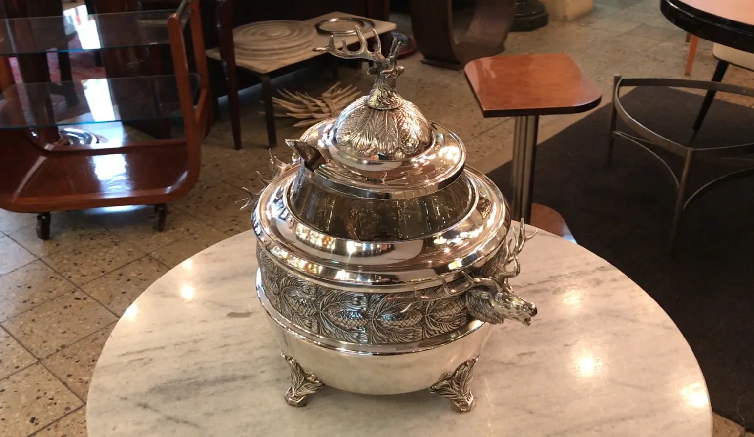 antike bowle wmf mit detailliertem design und deckel