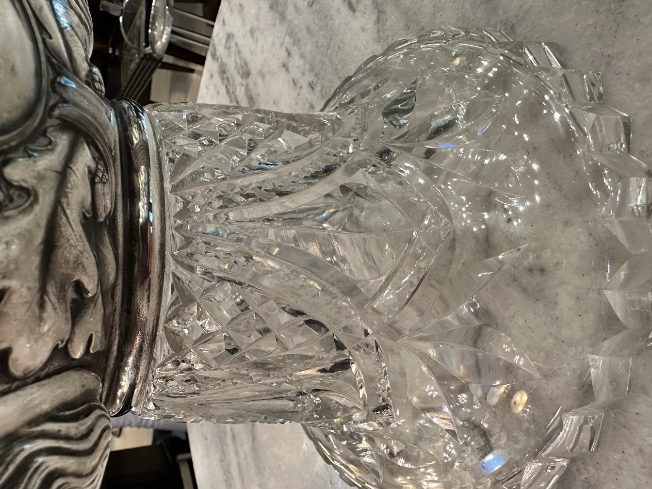 Bol à punch antique WMF avec design décoratif complexe et détails élégants.