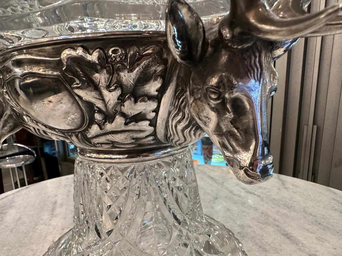 Poncheira WMF decorativa com design de veado, antiquidades