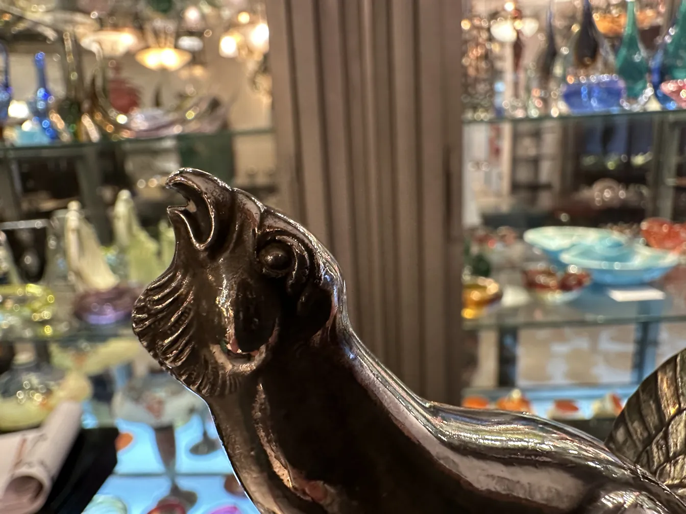 古いWMFパンチボウルの頂上に魚のデザイン