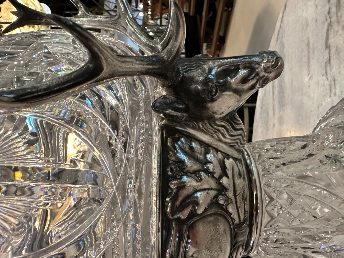 古いWMFパンチボウル、装飾的な鹿と詳細付き