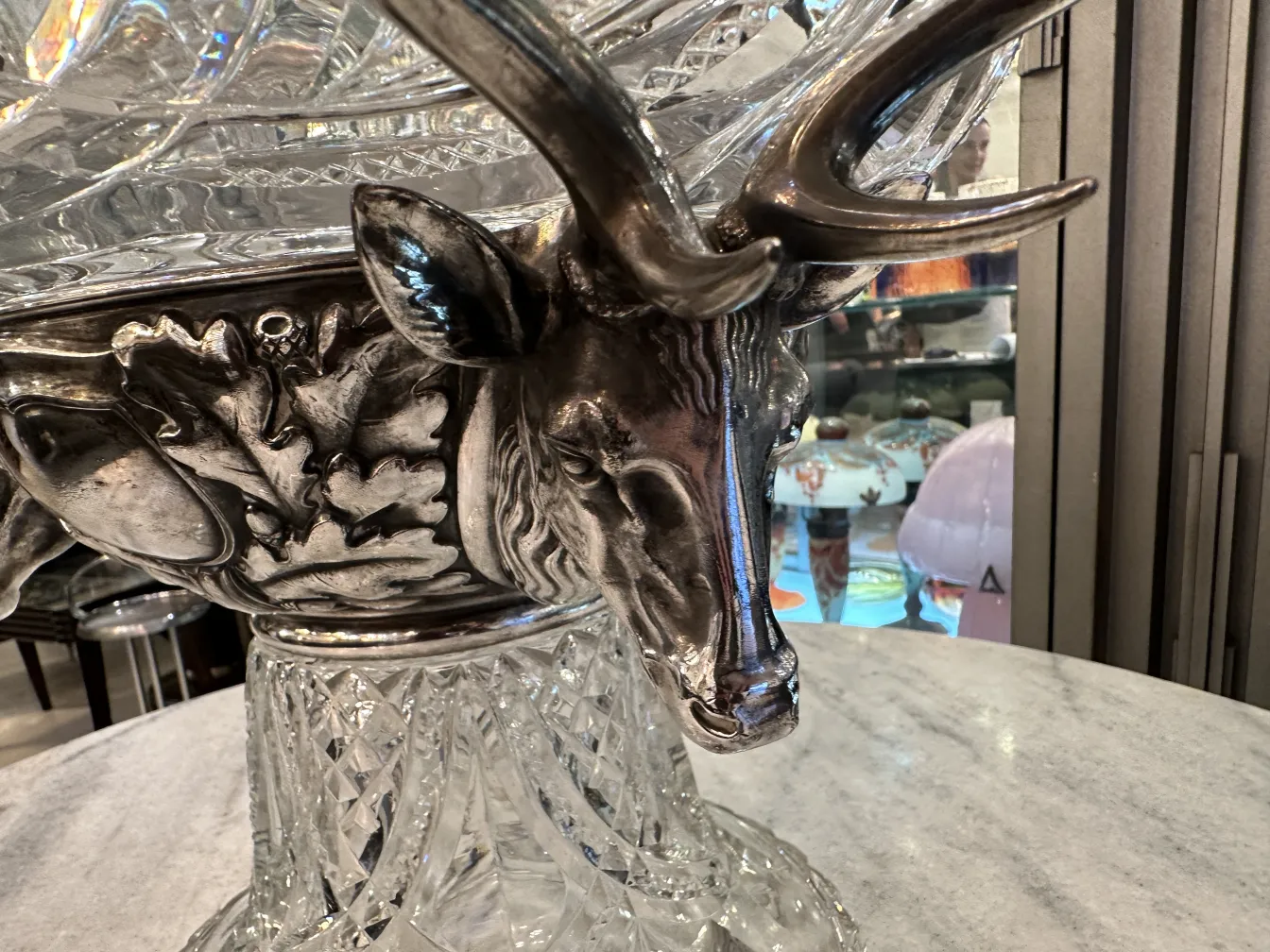 Antike WMF-Bowle mit Hirschdekoration, aus Glas geschnitzt.