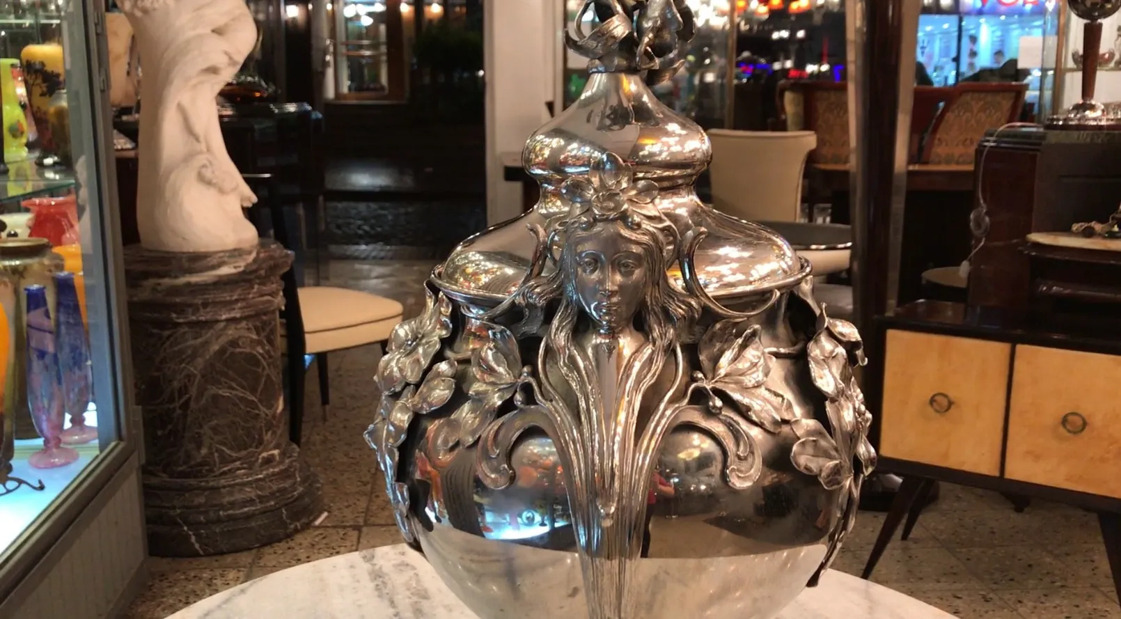 antike WMF-Bowle mit floralen Details