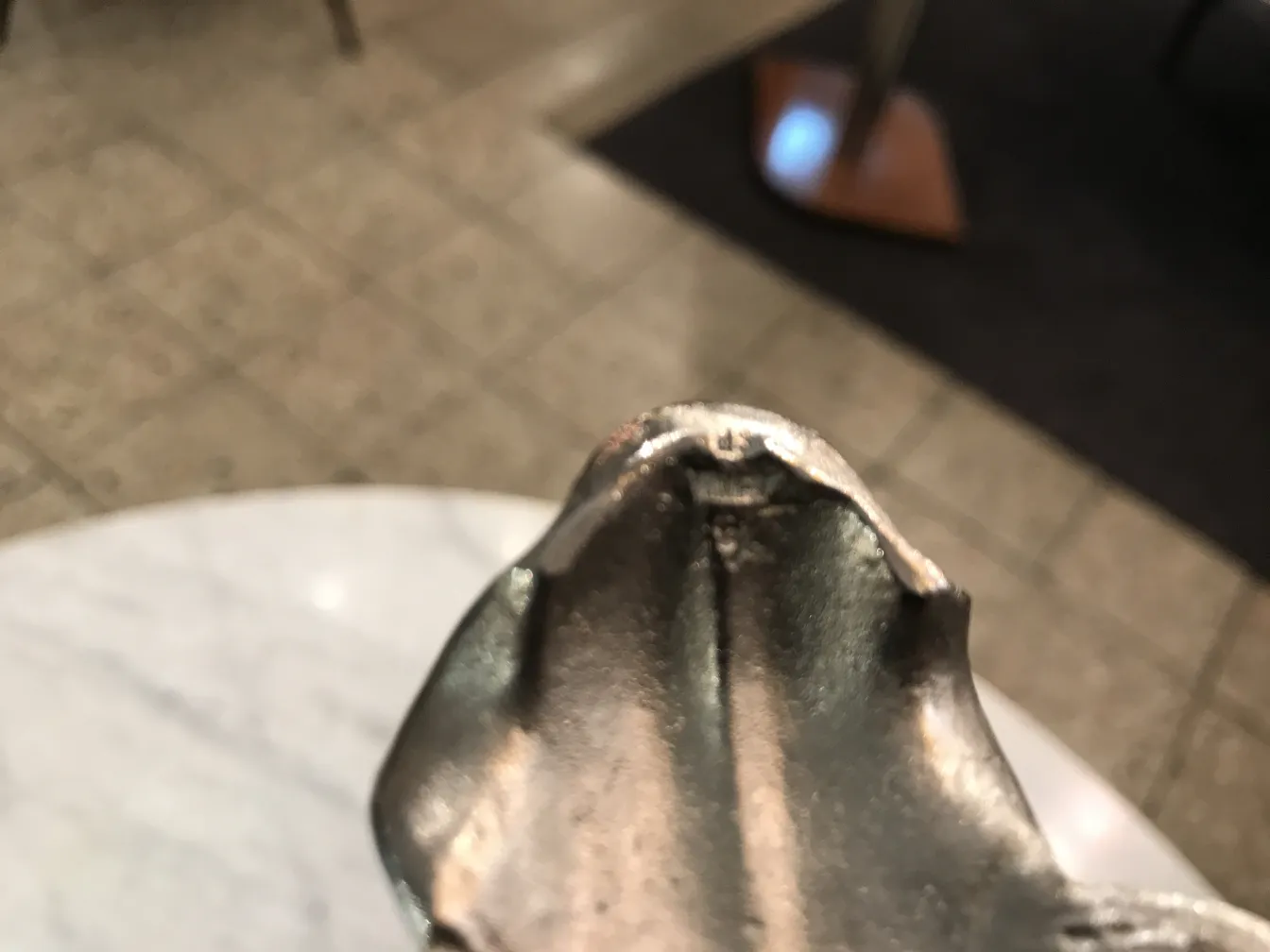 优雅设计的古董潘趣酒碗wmf，置于精致环境中