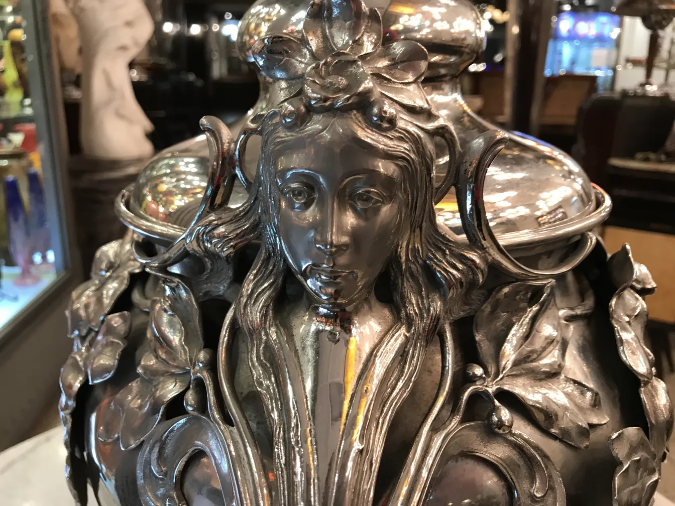 古董wmf潘趣酒碗带花卉设计，适合优雅的活动。