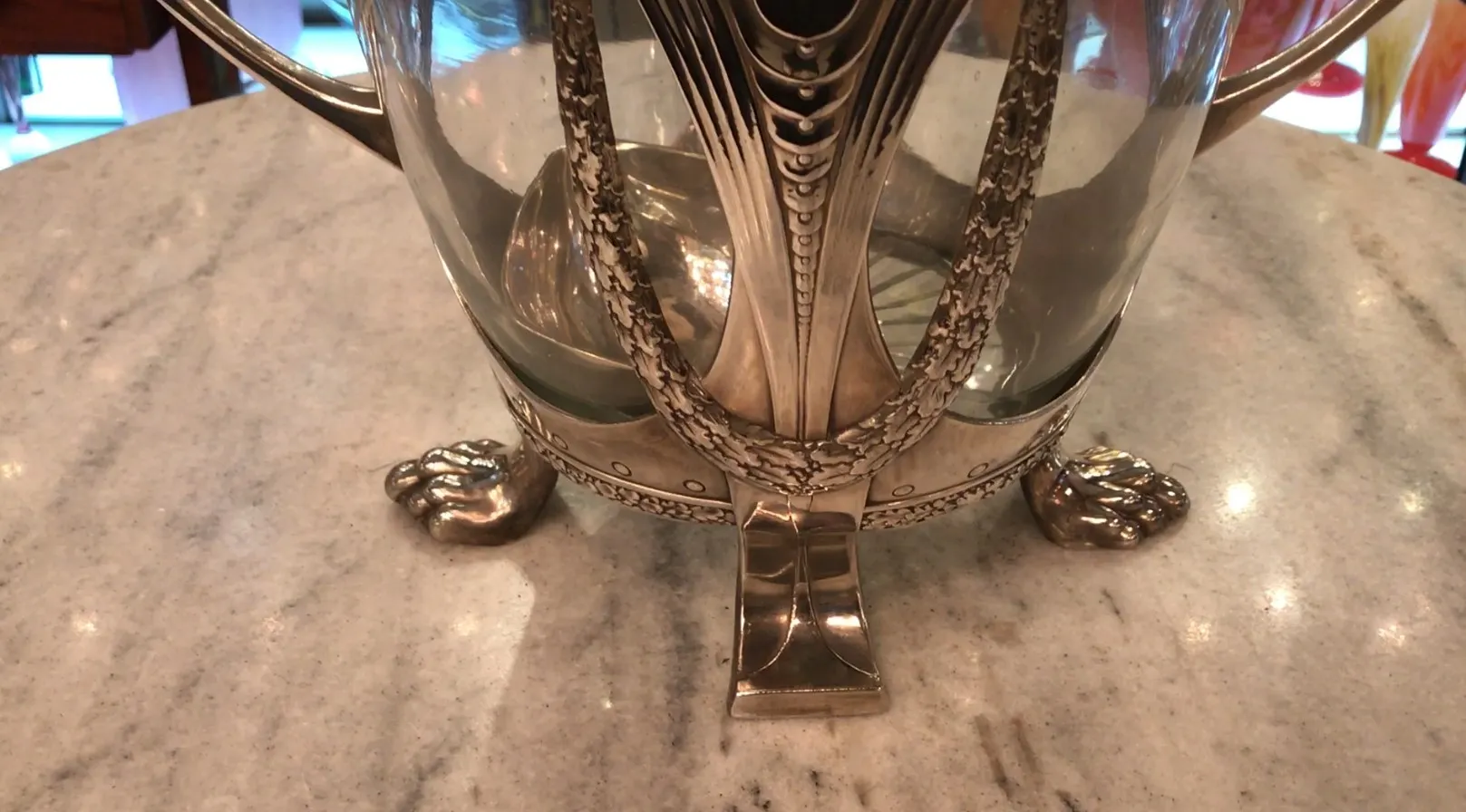 Antica ciotola da punch WMF con piedi decorativi, design elegante.