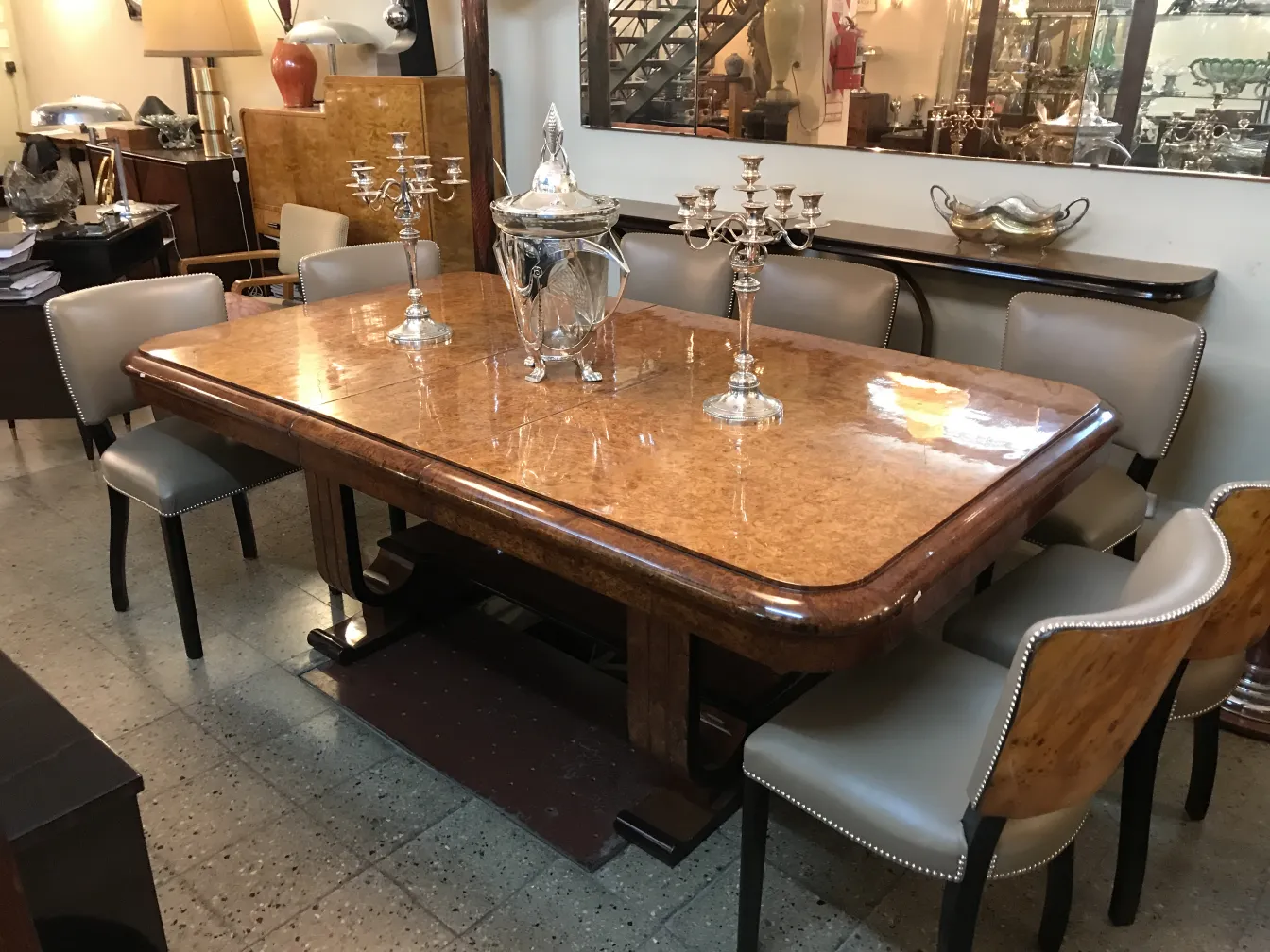 bol à punch WMF ancien avec des détails élégants sur la table