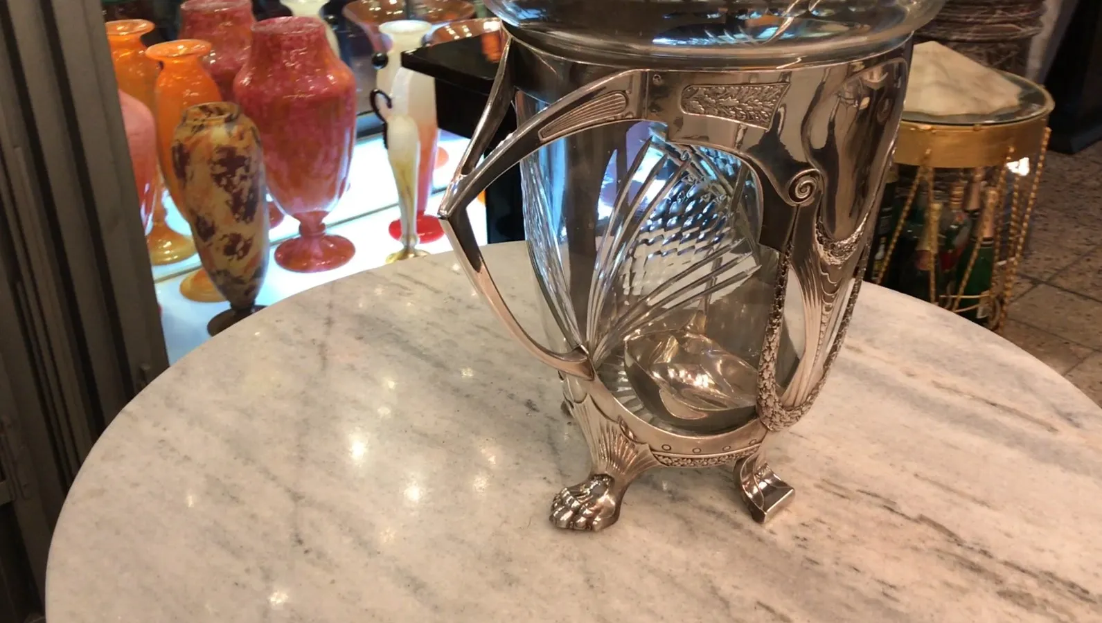 Antike WMF-Bowle mit detaillierten Griffen und Füßen