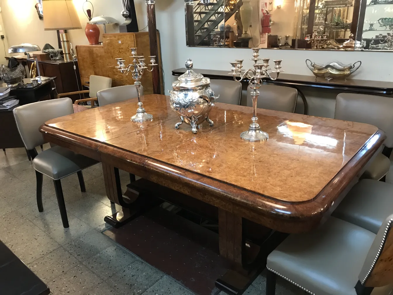 Ciotola da punch WMF in un ambiente vintage con candelabri