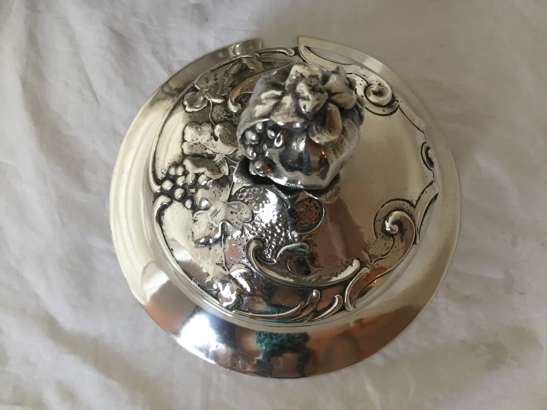 Bol à punch WMF ancien avec couvercle et détails décoratifs