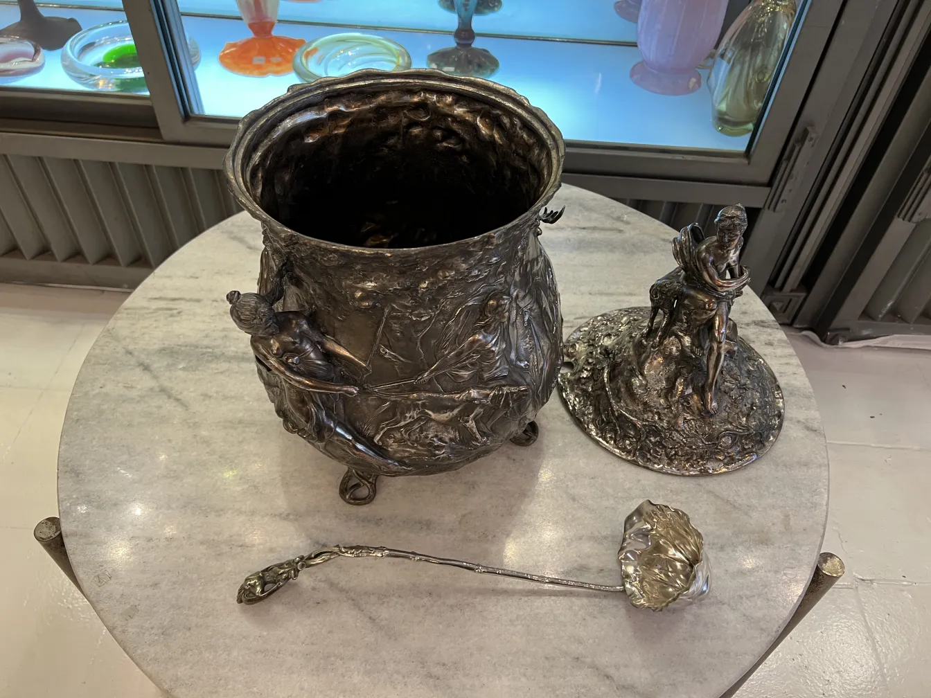 Bol à punch ancien WMF avec décor en relief et cuillère