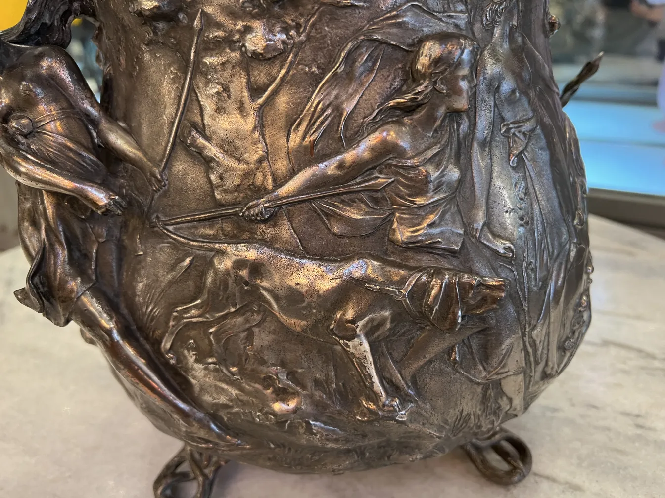 Antike Bowle wmF mit Reliefs und Dekorationen