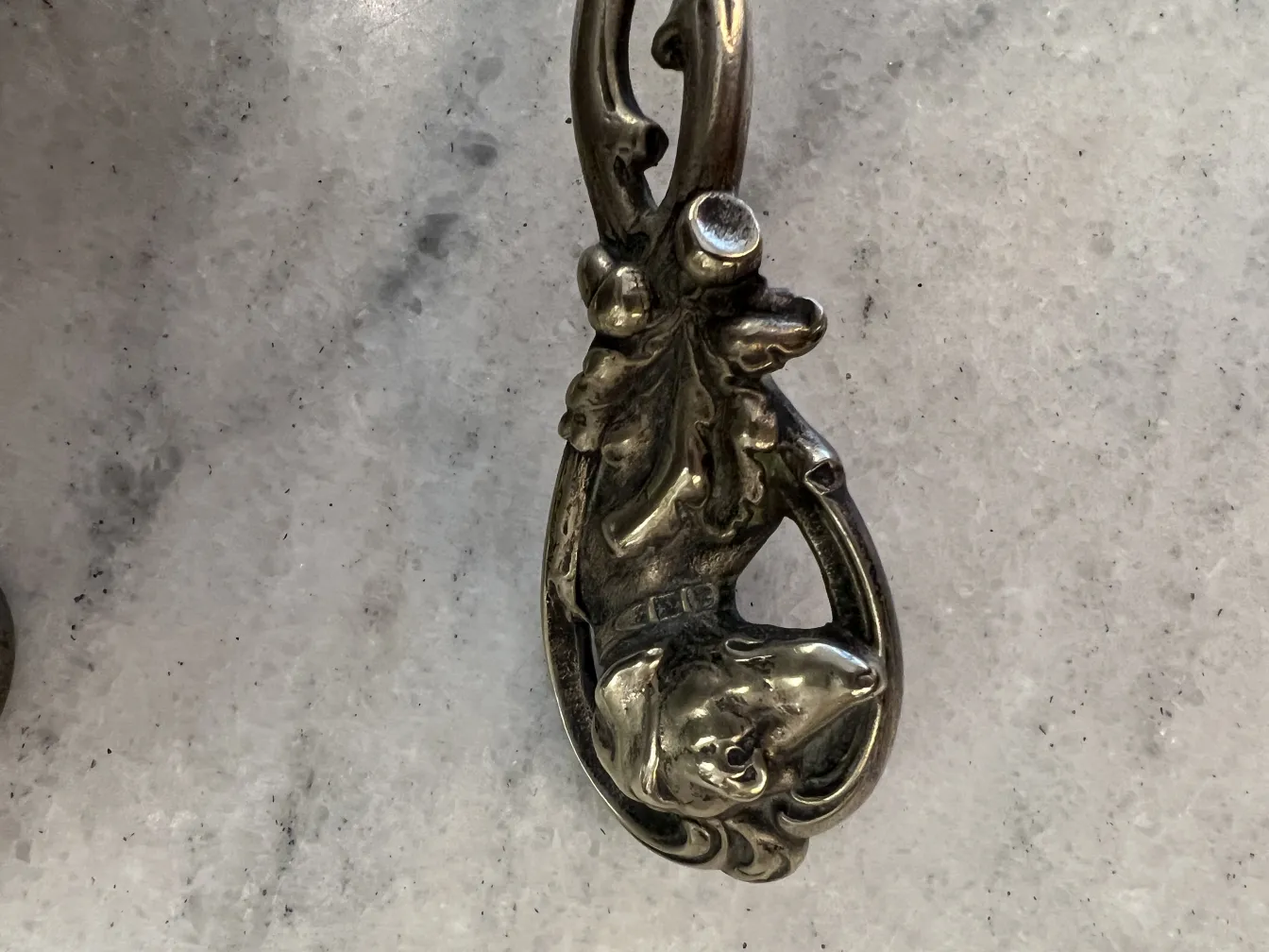 古老的潘趣酒碗WMF，优雅的装饰设计，聚会环境