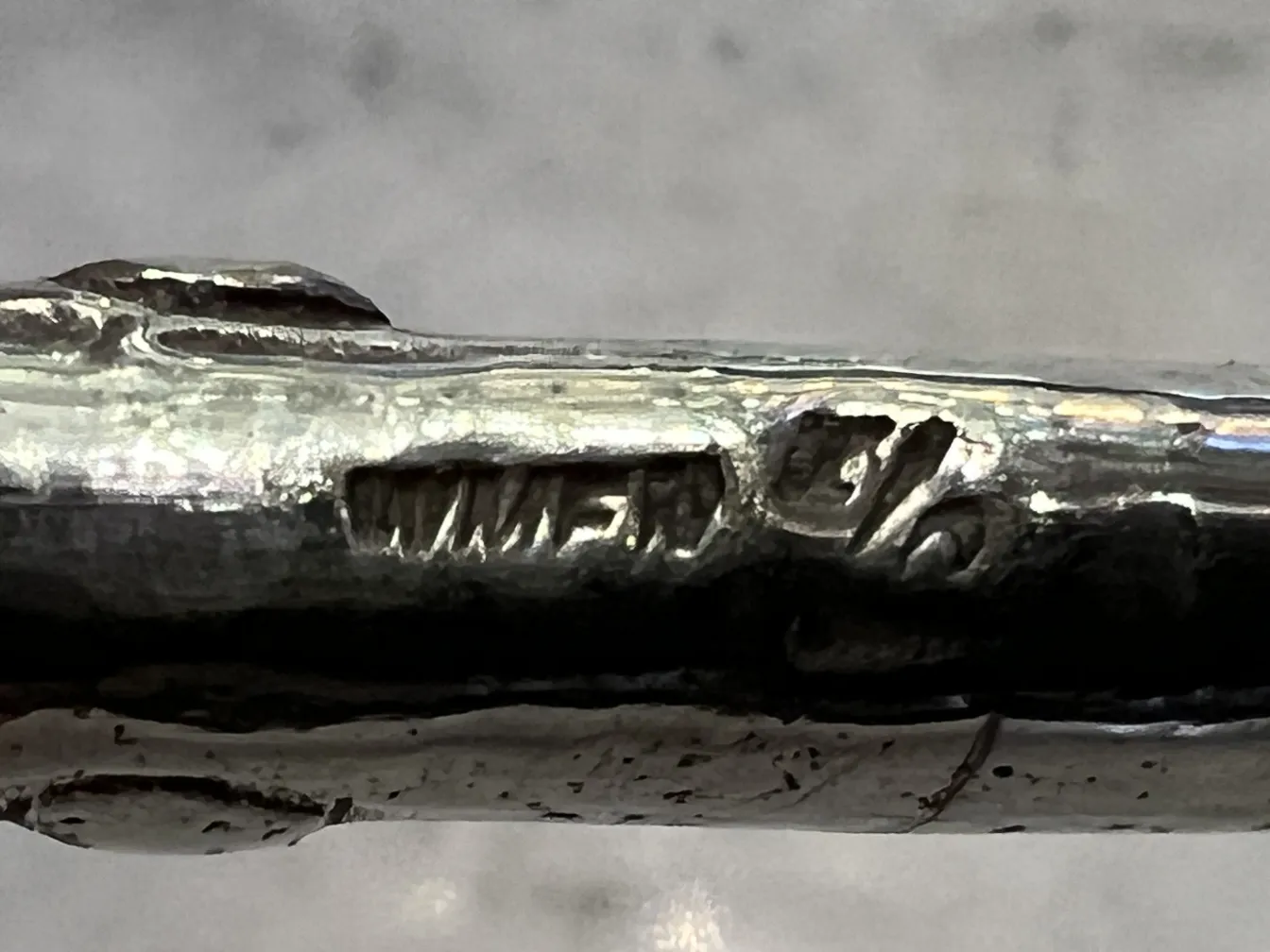 Detail einer antiken WMF-Bowle mit Inschrift