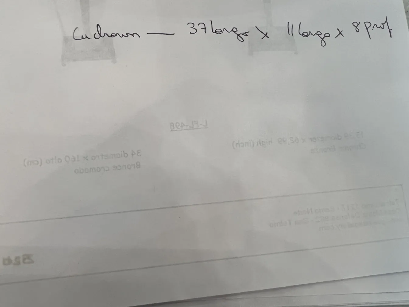 独特なディテールが施された古いWMFパンチボウルがテーブルの上に