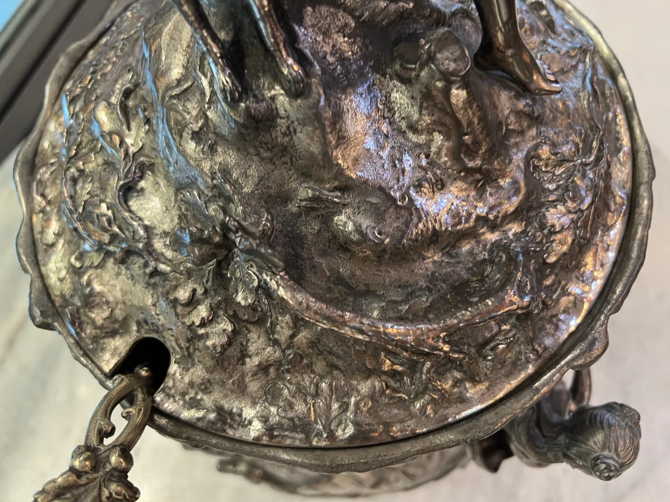 Bol à punch ancien WMF avec décorations élaborées et poignées ornées.