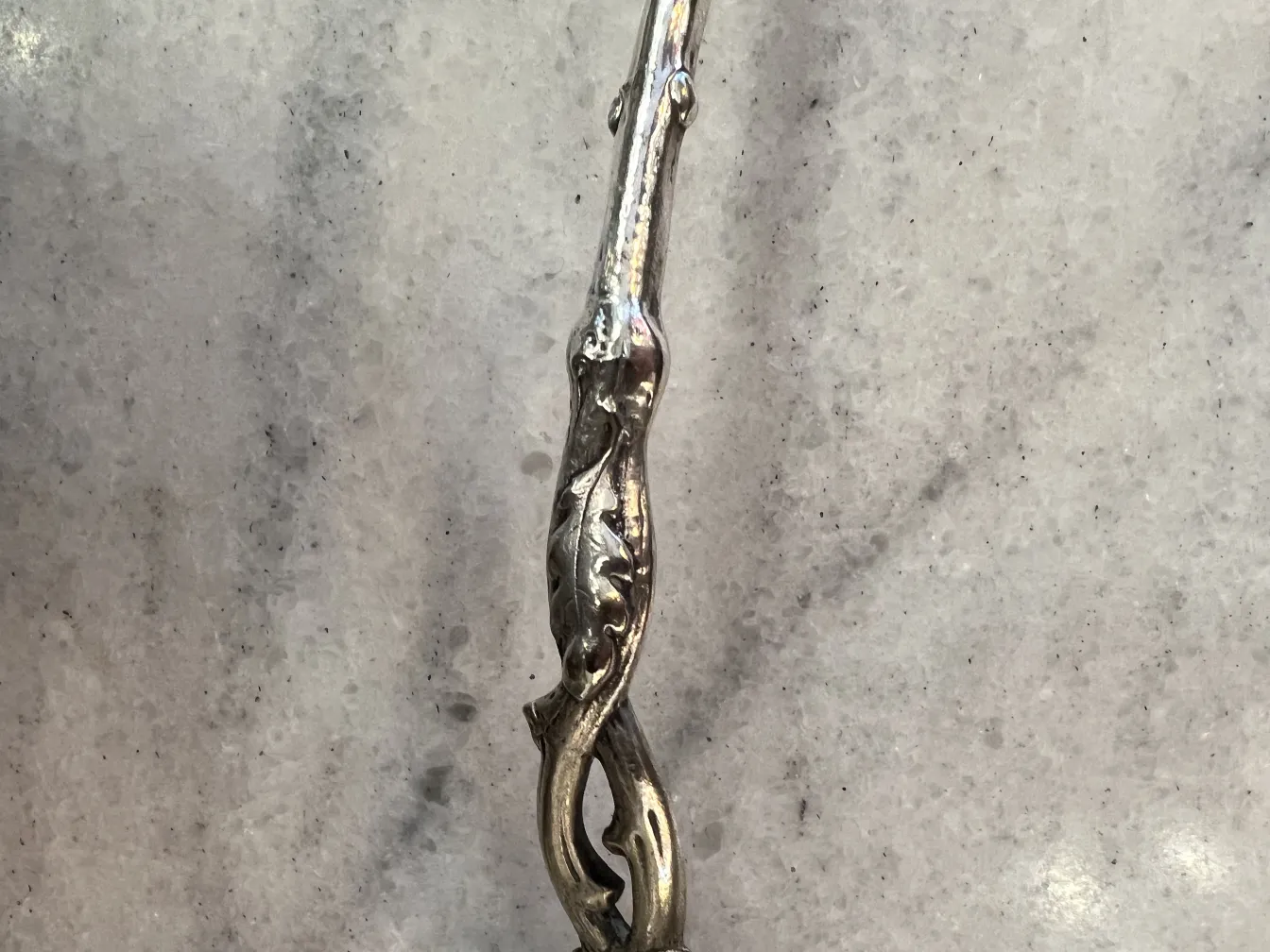 고풍스러운 펀치볼 wmf 아름다운 디자인 세부정보를 밝은 배경에