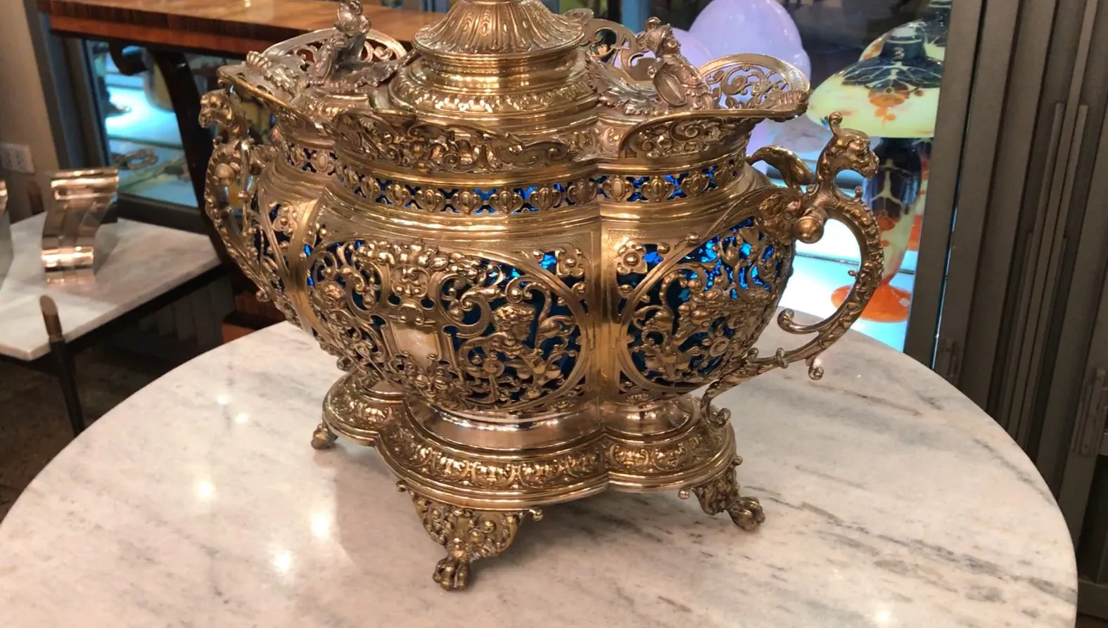 고대 WMF펀치볼-복잡한 디테일과 장식적인 디자인. 특별한 행사에 적합.