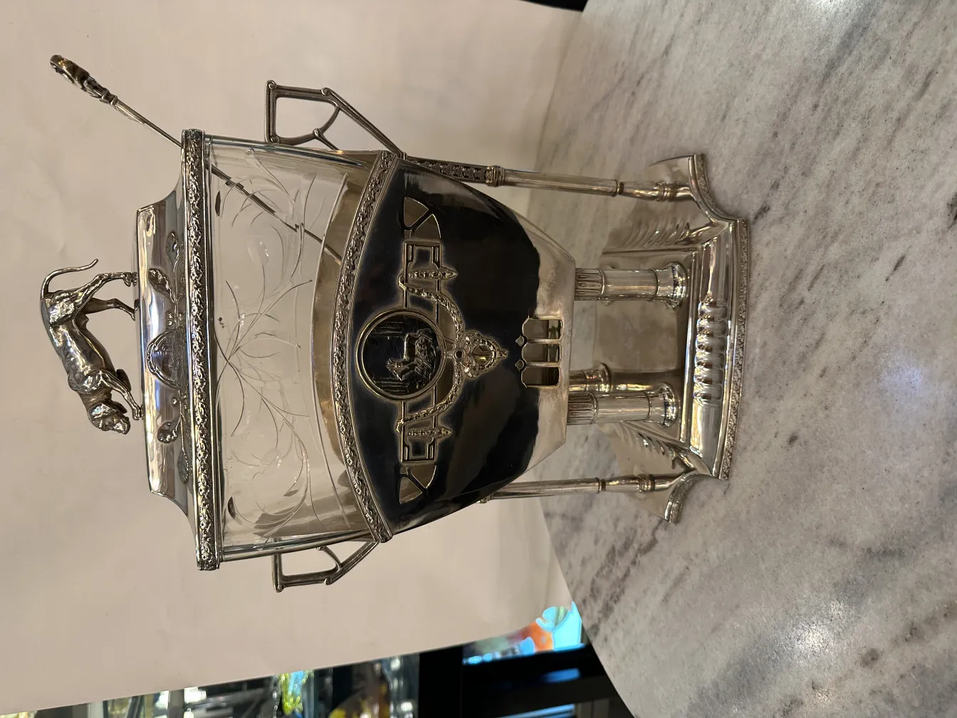 Antica ciotola da punch WMF con dettagli decorativi, stile elegante.