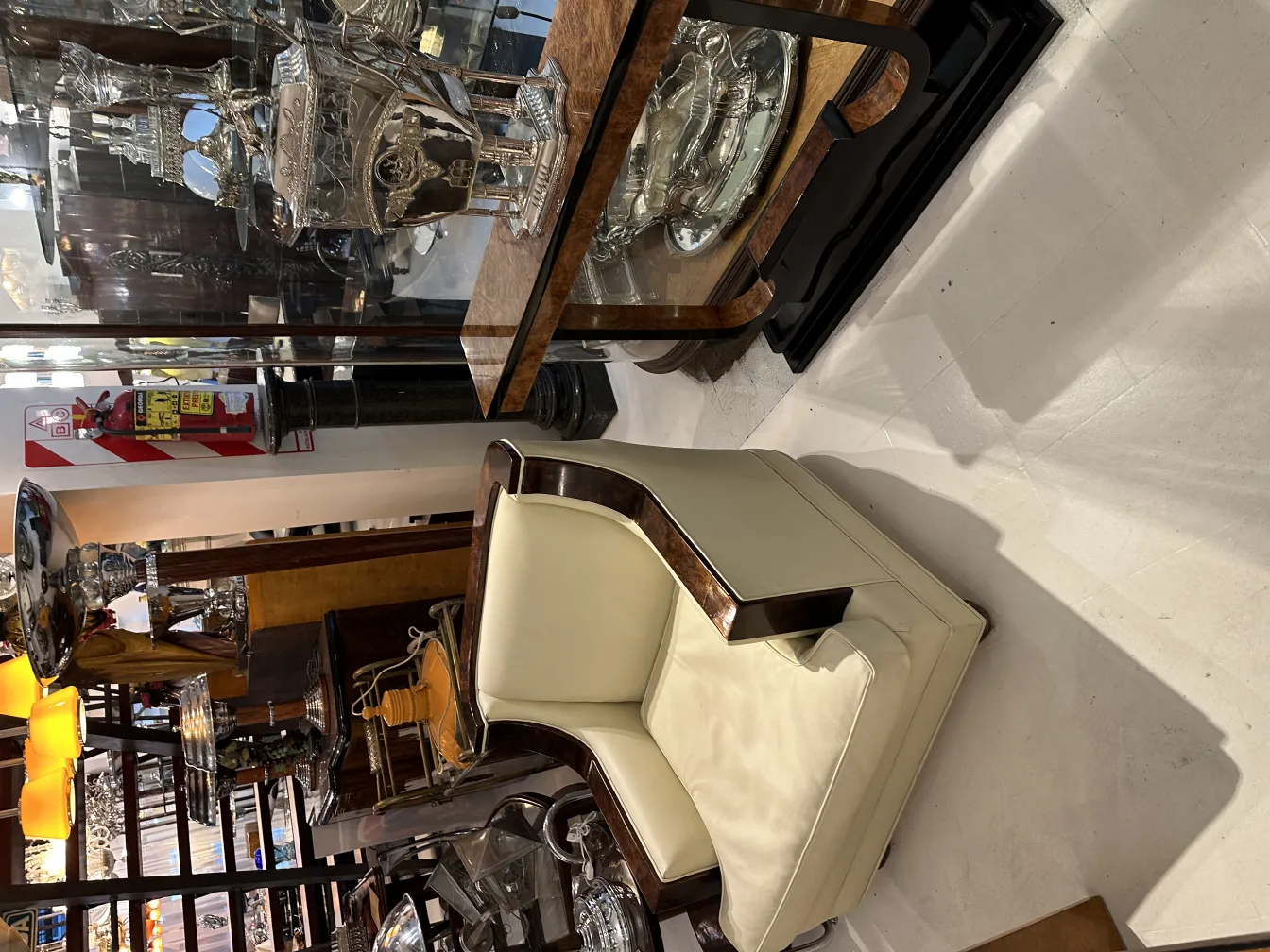 وعاء البانش WM الأثر في إعداد أنيق مع الأثاث الخشبي